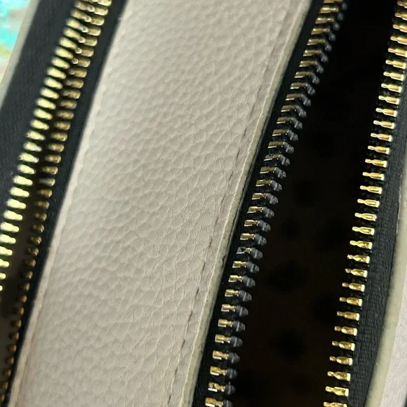 Kenzie Creme Pebbled Leather Double Zip Guitar Strap Crossbody Approx 8x4.5 x 3 - Picture 11 of 17